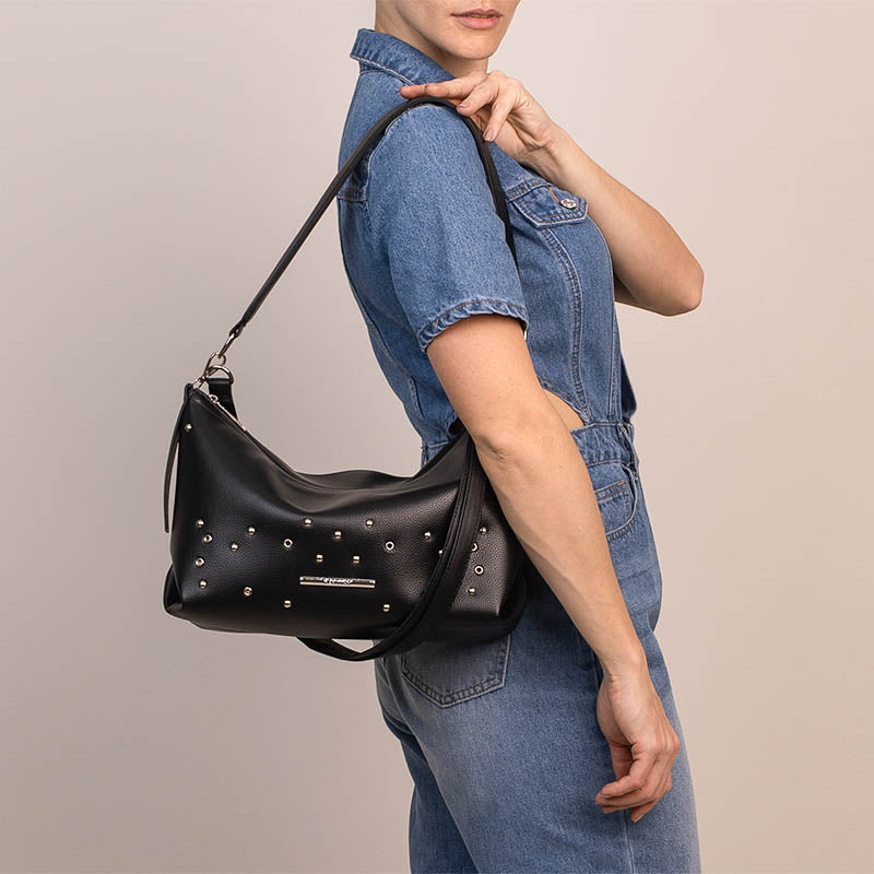 Bolsa Hobo Preta com Tachas – Rafitthy